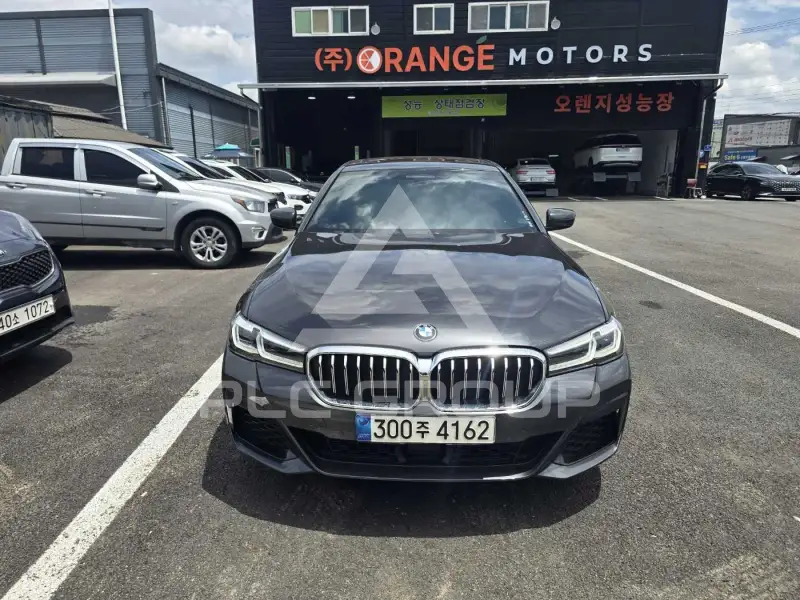 2022 BMW 530M