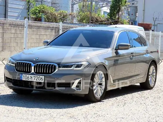2022 BMW 520