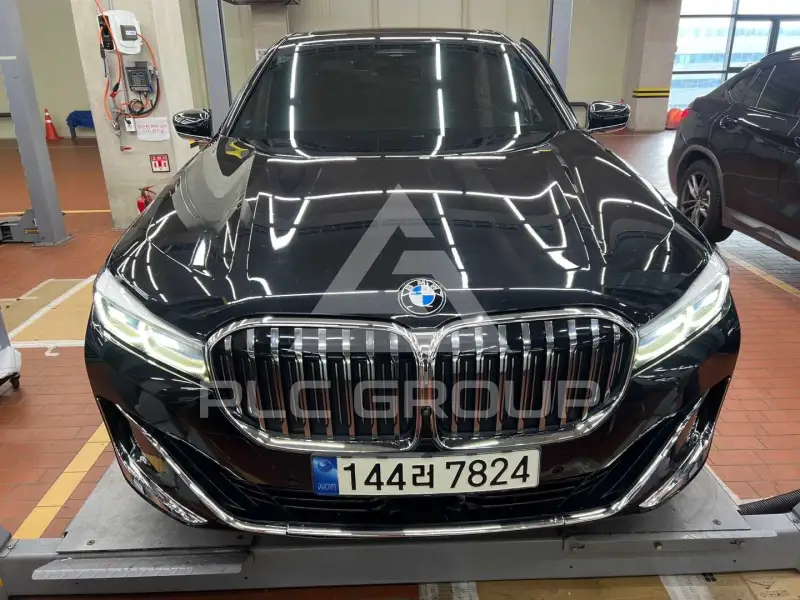 2022 BMW 730
