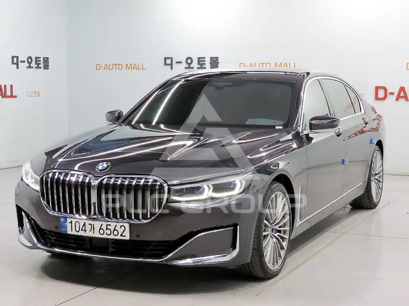 2022 BMW 730