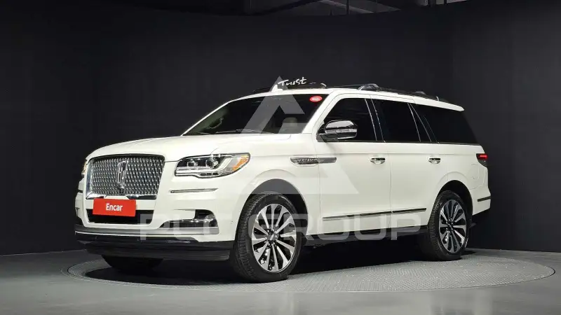 2022 Lincoln NAVIGATOR