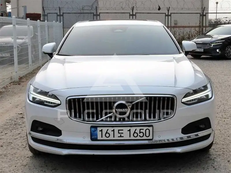 2022 Volvo S90