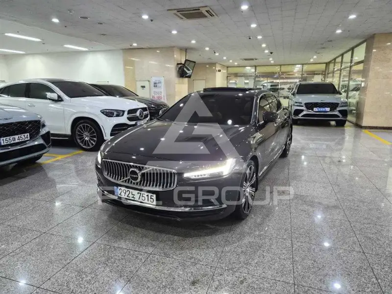 2022 Volvo S90