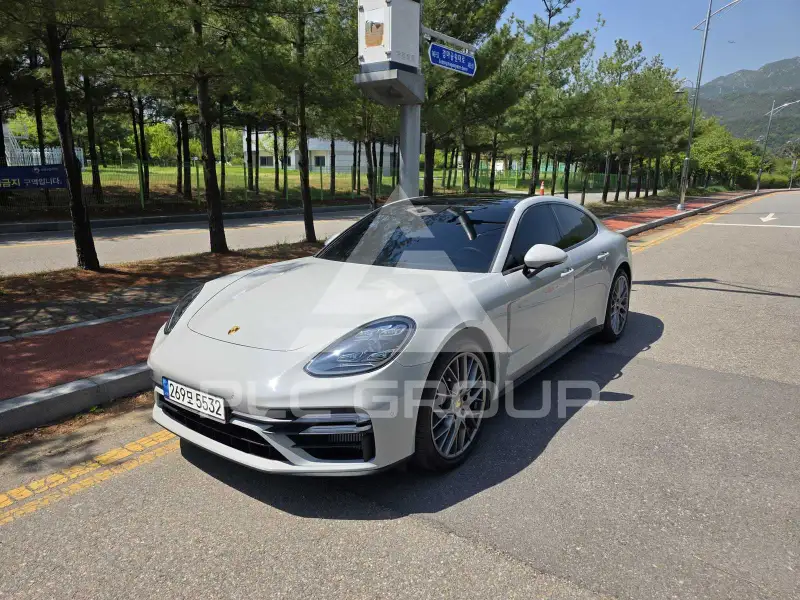 2022 Porsche Panamera