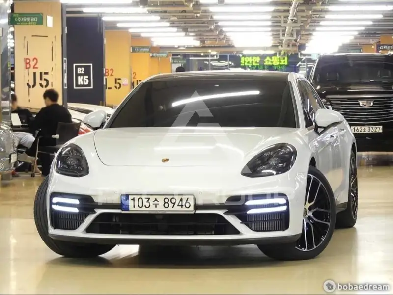 2022 Porsche Panamera