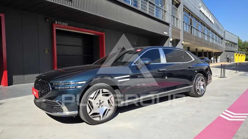 2022 Genesis G90