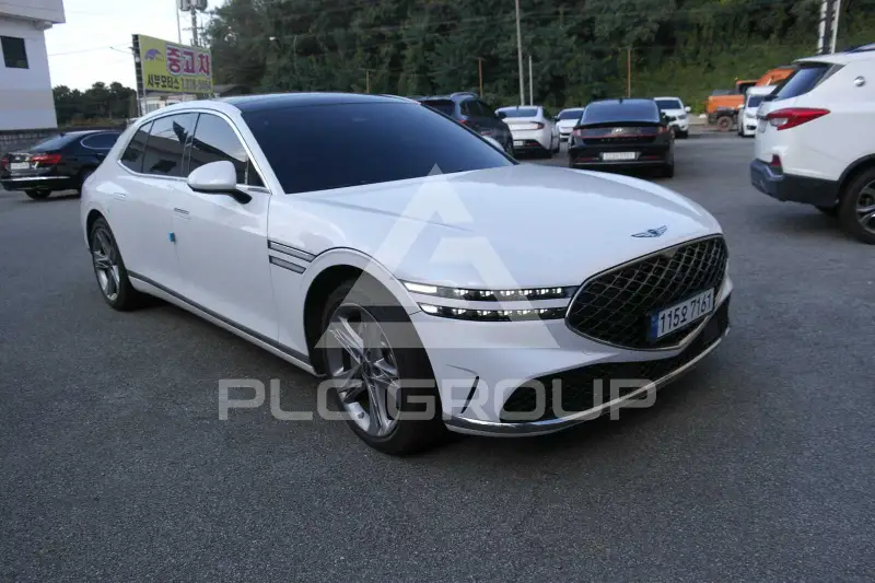 2022 Genesis G90