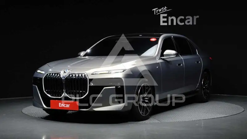 2023 BMW 740M