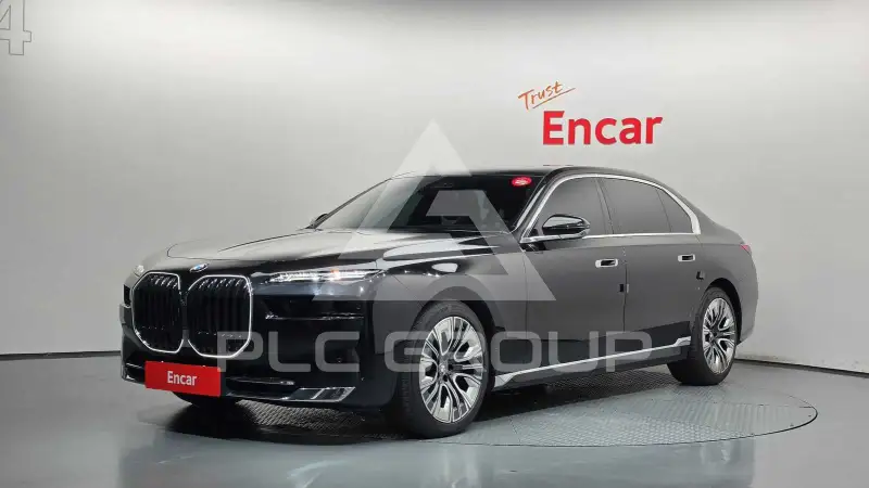 2023 BMW 740