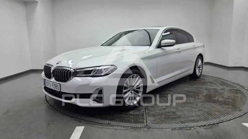 2023 BMW 520