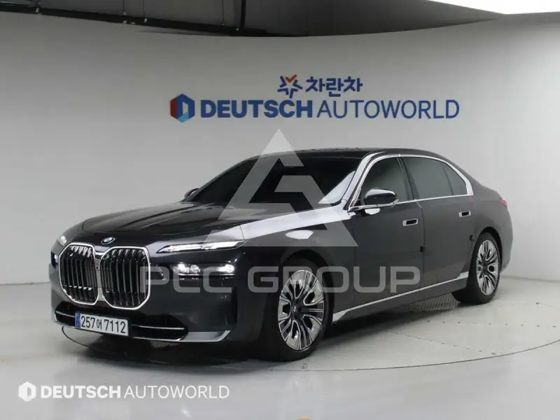 2023 BMW 740