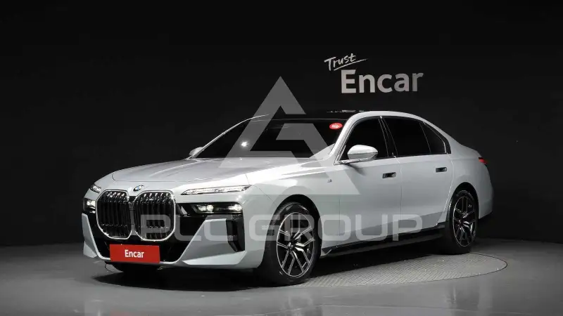 2023 BMW 740M