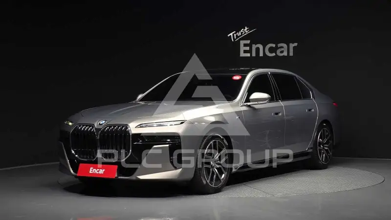 2023 BMW 740M