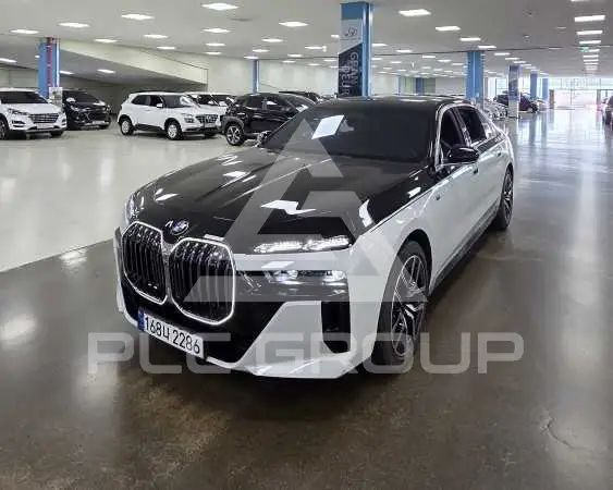2023 BMW 740M