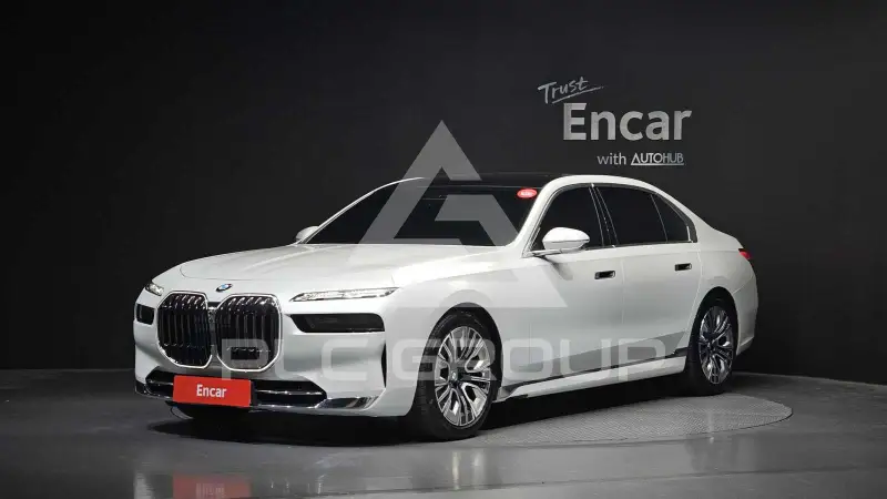 2023 BMW 740