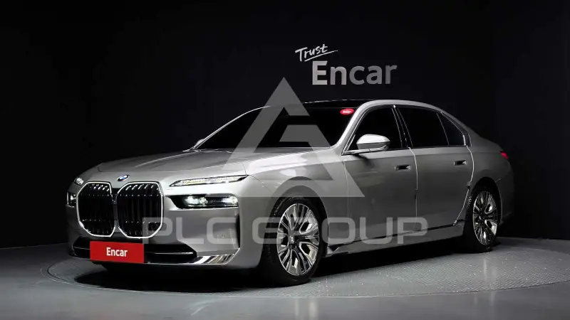 2023 BMW 740