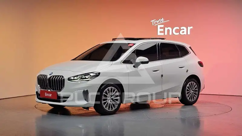 2023 BMW 220