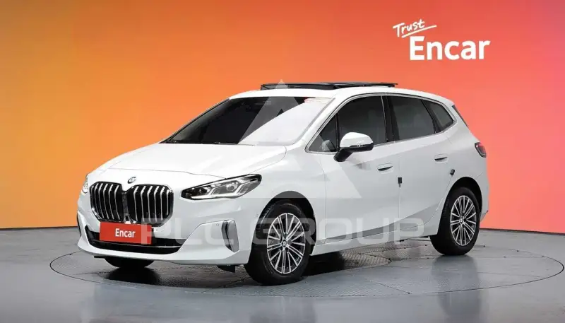 2023 BMW 220