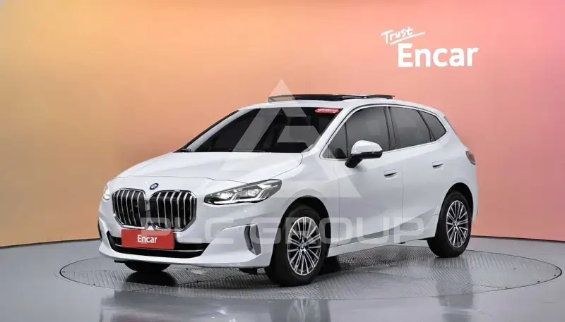 2023 BMW 220