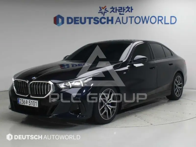 2024 BMW 523M