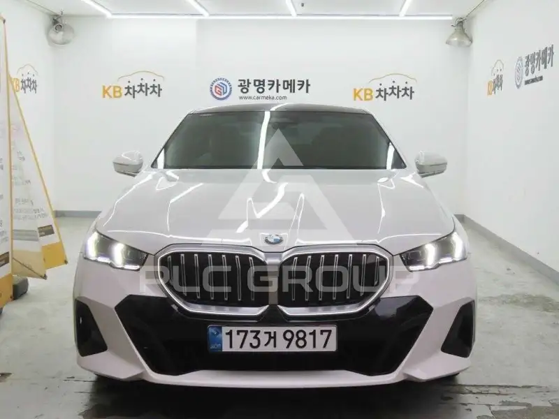 2024 BMW 523M
