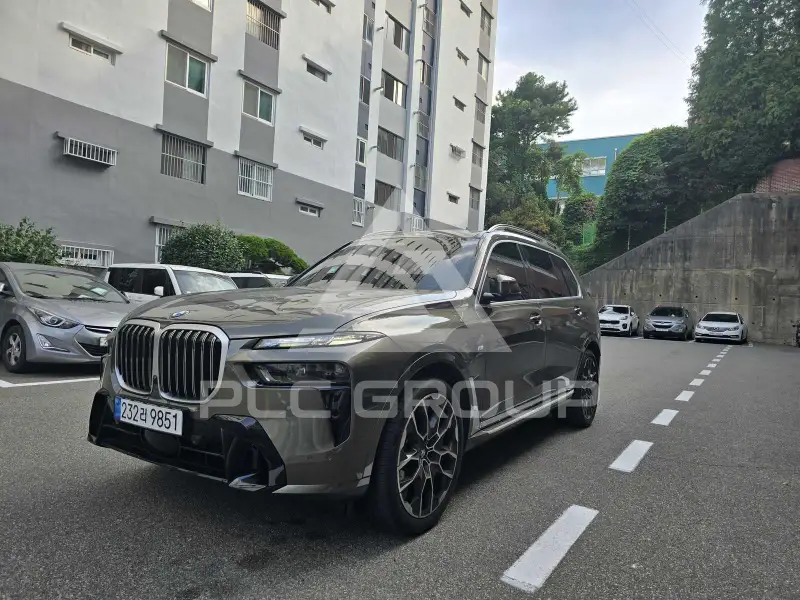 2025 BMW X7M