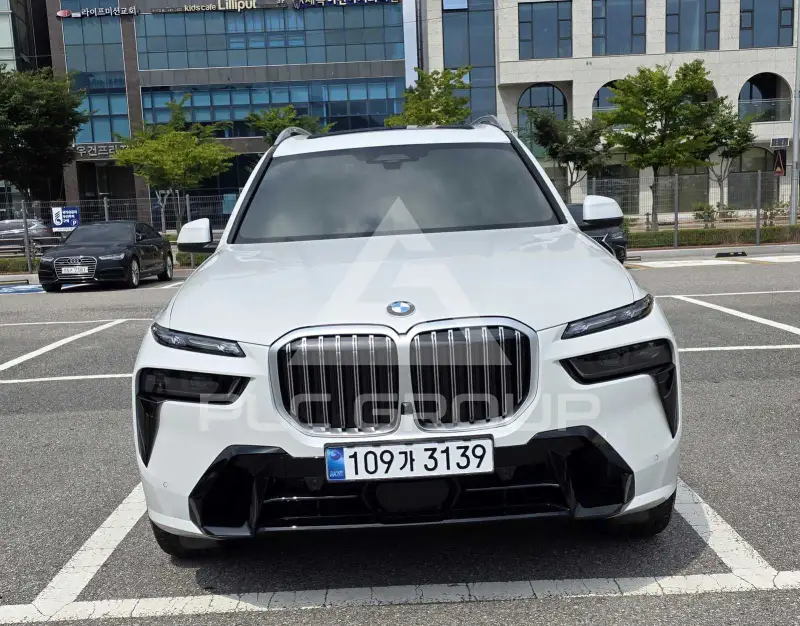 2025 BMW X7M