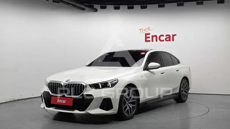 2025 BMW 523M