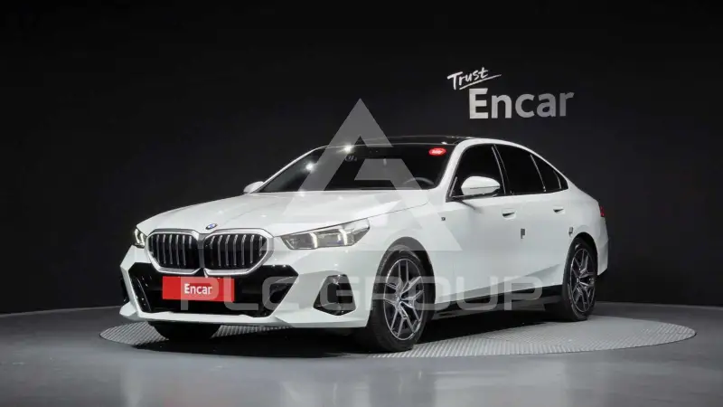 2025 BMW 523M