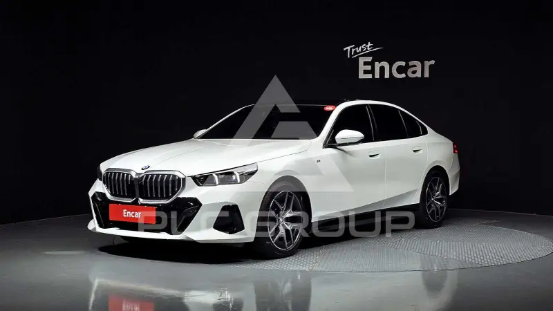 2025 BMW 523M