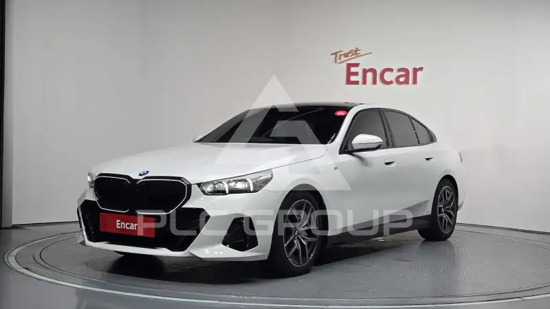 2025 BMW 523M