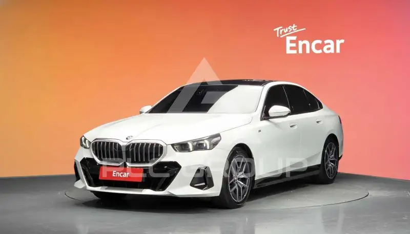 2025 BMW 523M