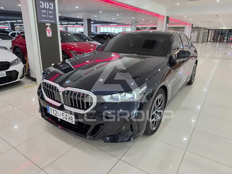 2025 BMW 523M