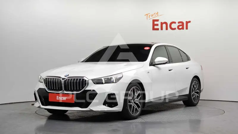 2025 BMW 523M