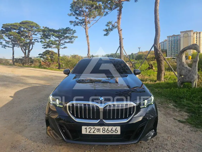 2025 BMW 523M