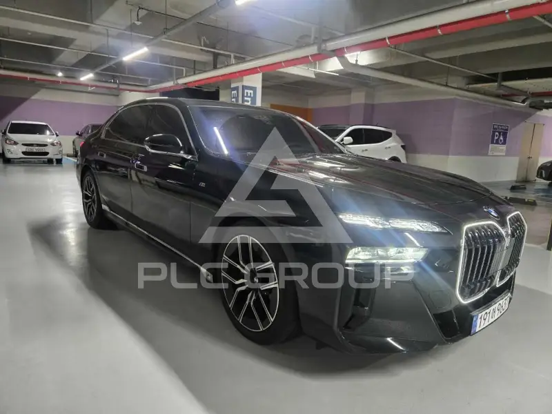 2025 BMW 740M