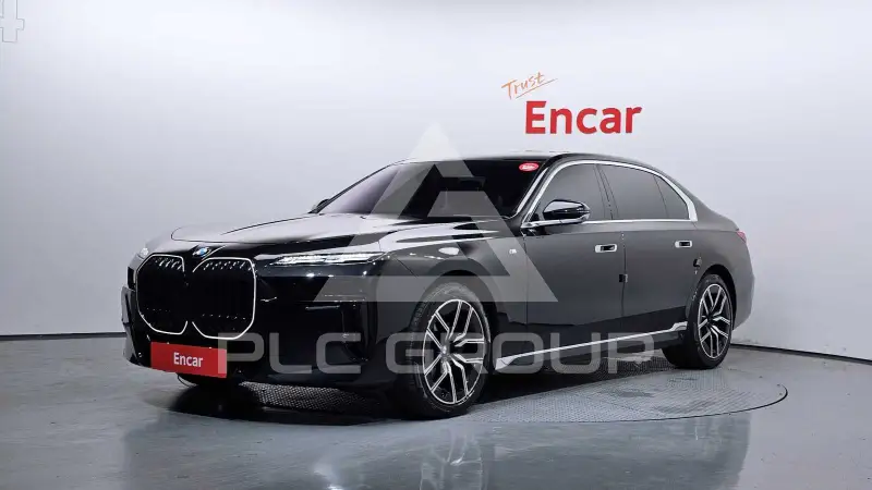 2025 BMW 740M