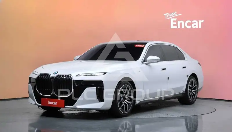 2025 BMW 740M