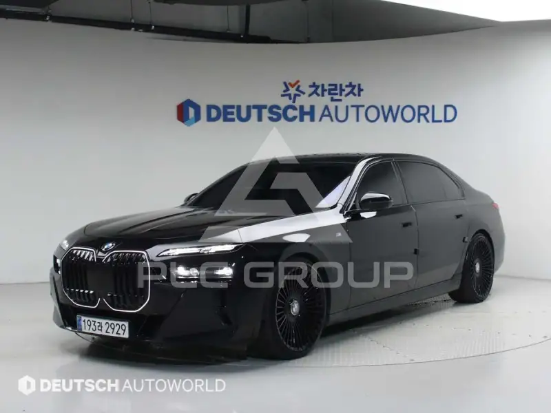 2025 BMW 740M