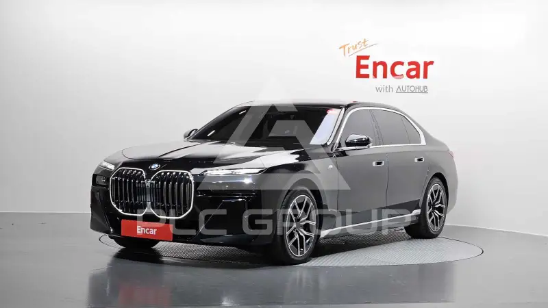 2025 BMW 740M