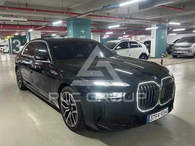2025 BMW 740M