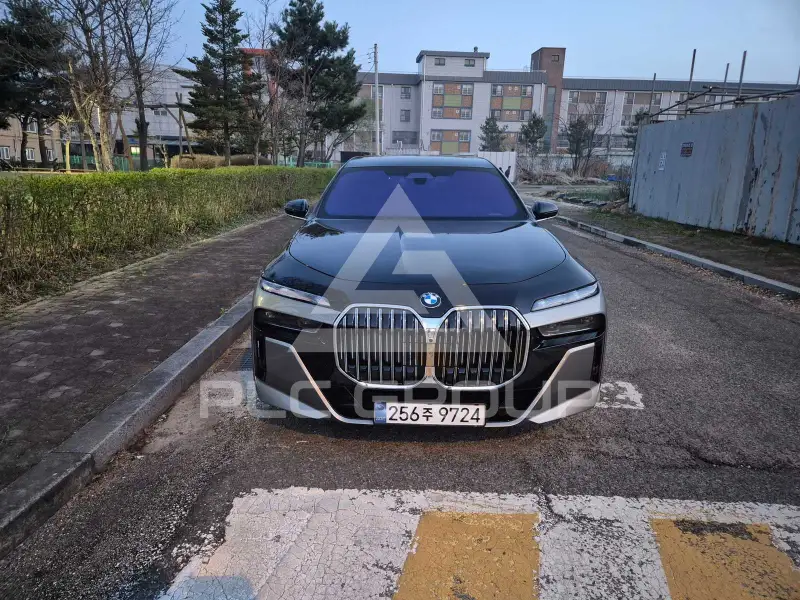 2025 BMW 740M