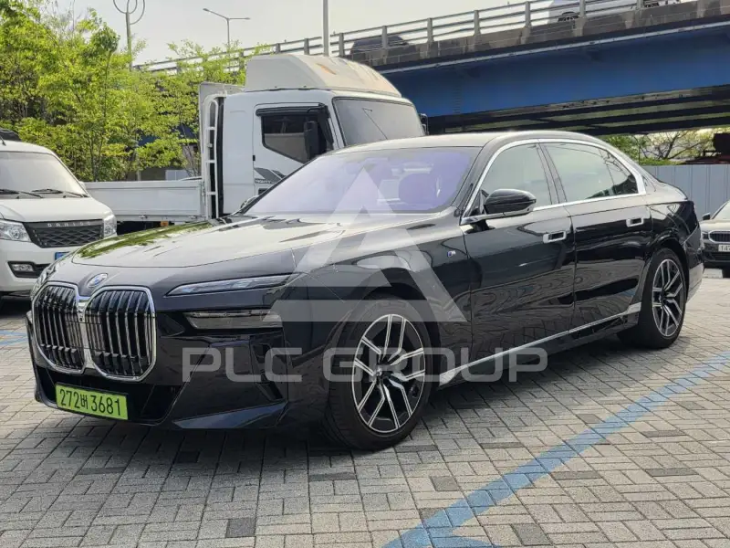 2025 BMW 740M