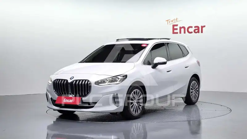 2025 BMW 220