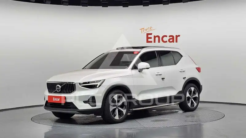 2025 Volvo XC40