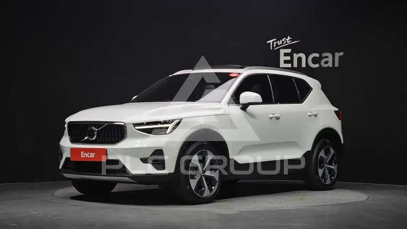 2025 Volvo XC40