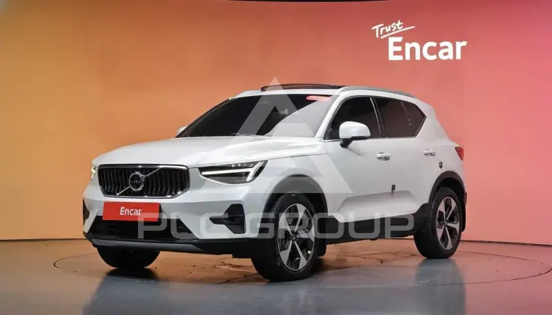 2025 Volvo XC40
