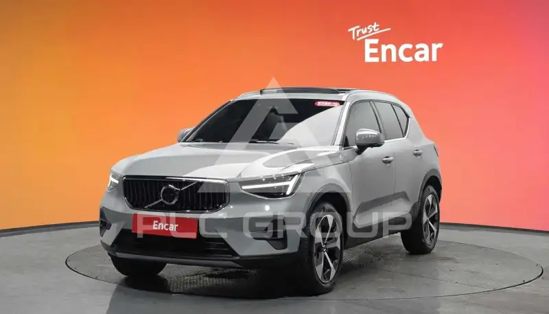 2025 Volvo XC40