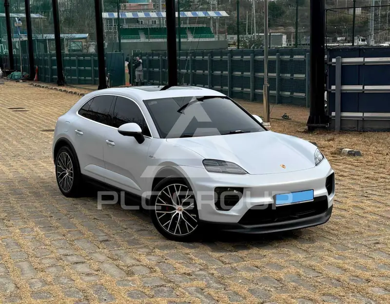 2025 Porsche Macan