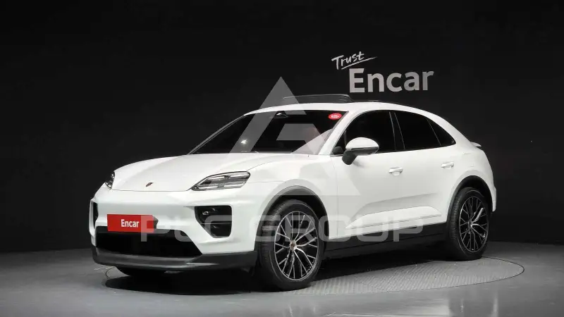 2025 Porsche MACAN